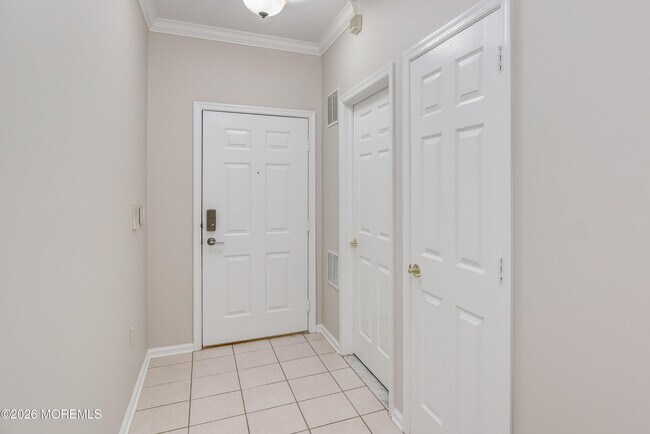 Building Photo - 574 St Andrews Pl