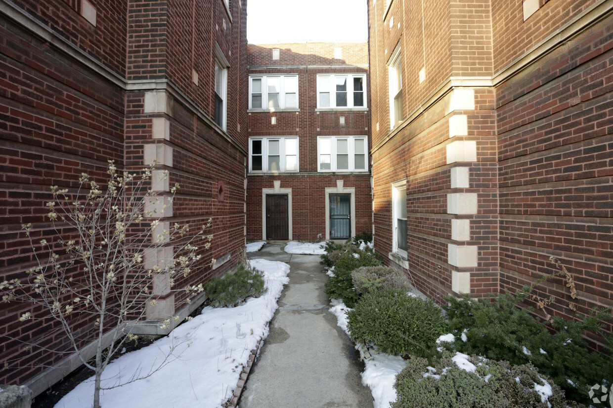 Building Photo - 3848 W Grand Ave