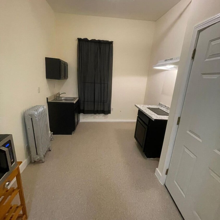 Room available in rooming house - Brockton - Room available in rooming house - Brockton