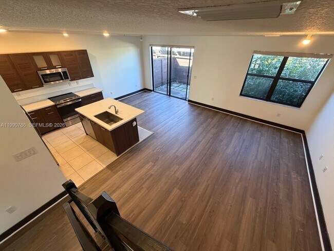 Foto del edificio - 9143 NW 161st St
