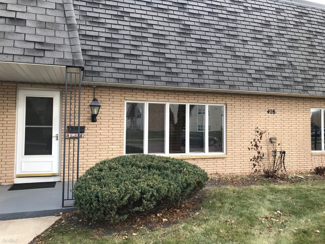 Primary Photo - 3 br, 2.5 bath 4plex - 408 Holly Ln Unit #8