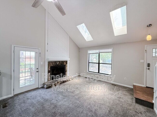 Building Photo - 374 Wilder Dr