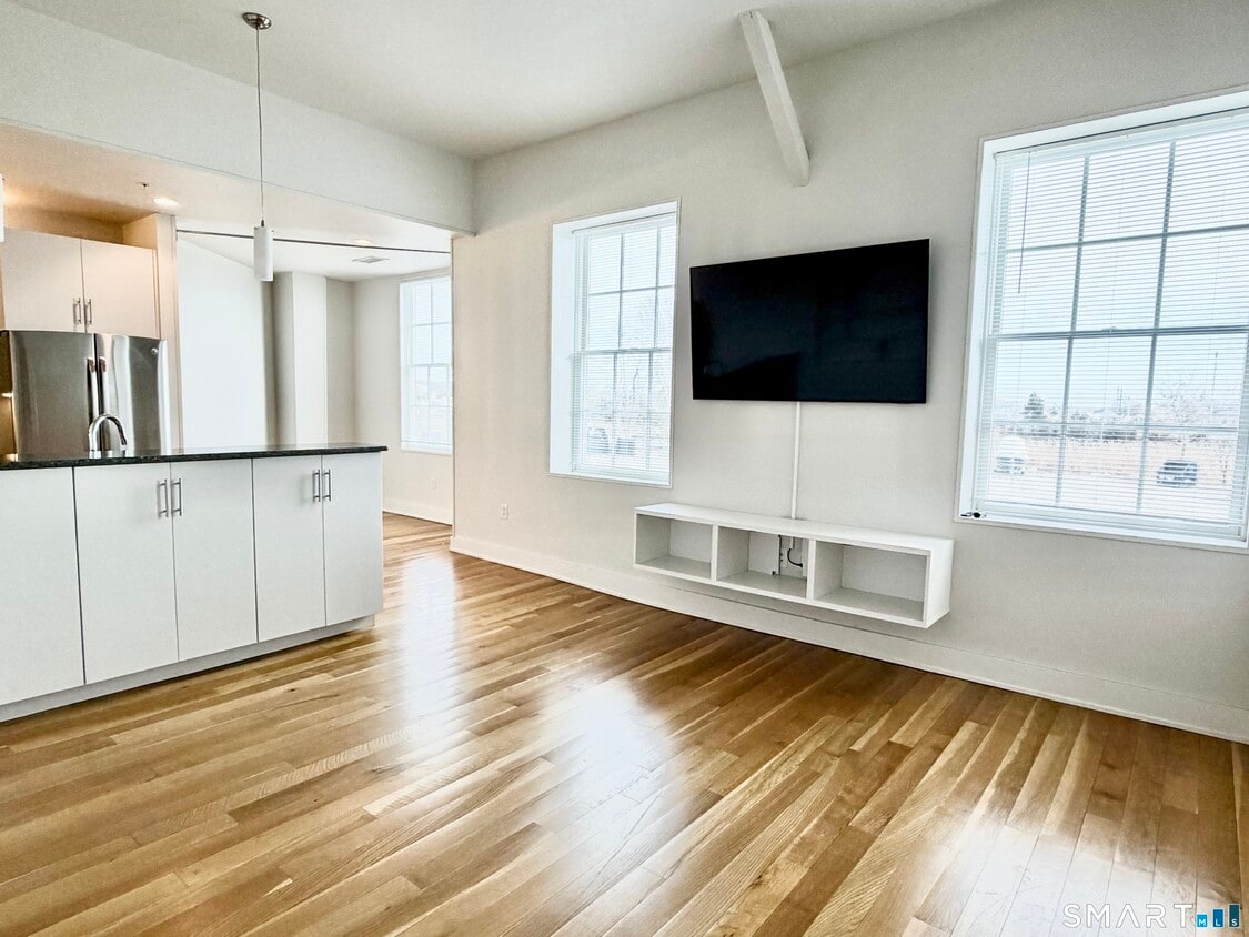 Photo - 60 Willow St (Stonington, CT)