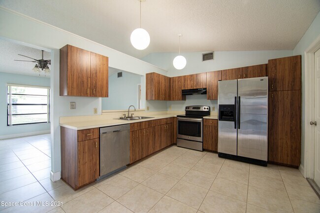 Foto del edificio - 184 Cinnamon Lake Cir