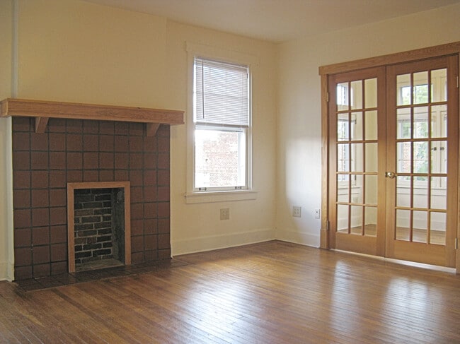 Living Room (northeast) - 5840 Alderson St
