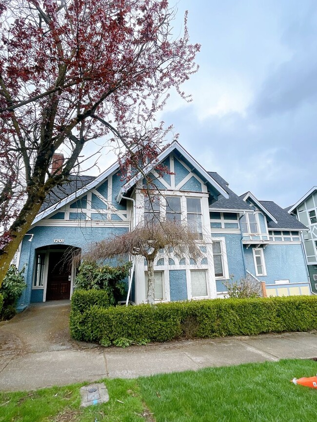 Building Photo - 1201 N Garden St