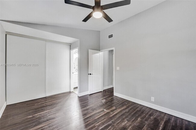 Building Photo - 3325 Carambola Cir S