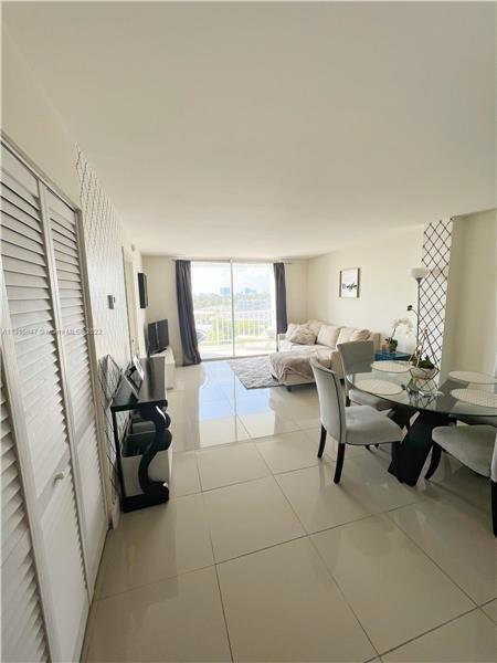 Foto del edificio - 6900 Bay Dr