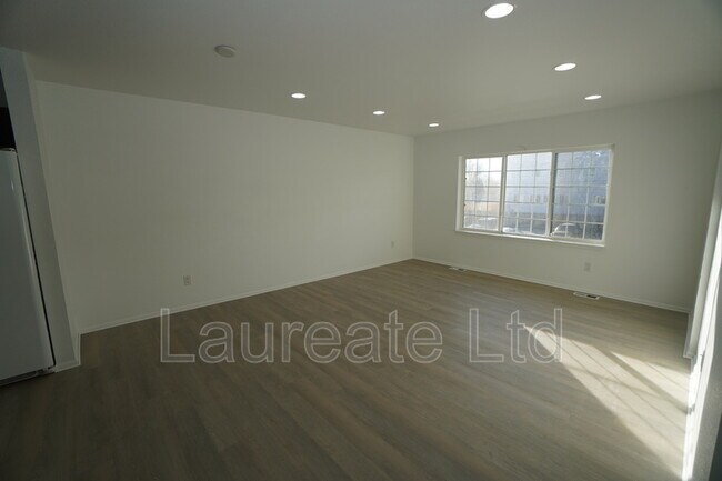 Foto del edificio - 2995 W Yale Ave