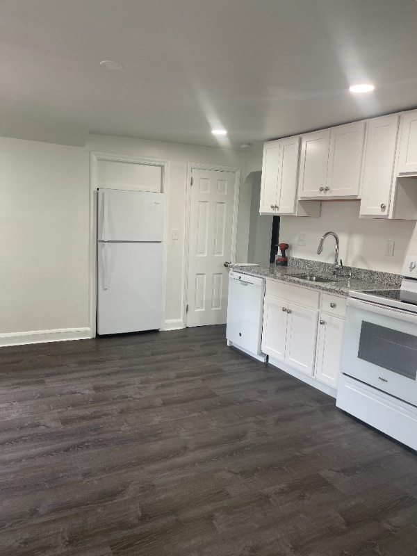 Foto del edificio - 701 Academy Rd