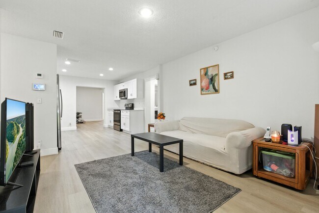 Foto del edificio - Spacious 4-Bedroom Home in Wildwood – Rece...