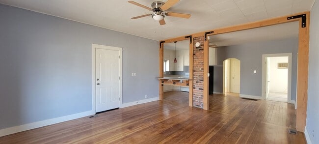 Building Photo - 3 bedroom 2 bath home