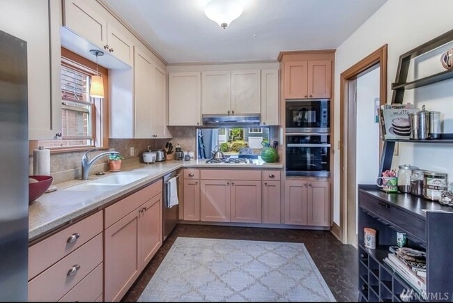 Building Photo - Stunning 3bed/3.5bath Brick Home in Ballard!