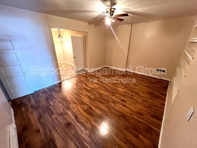 Foto del edificio - 517 E Broadway St