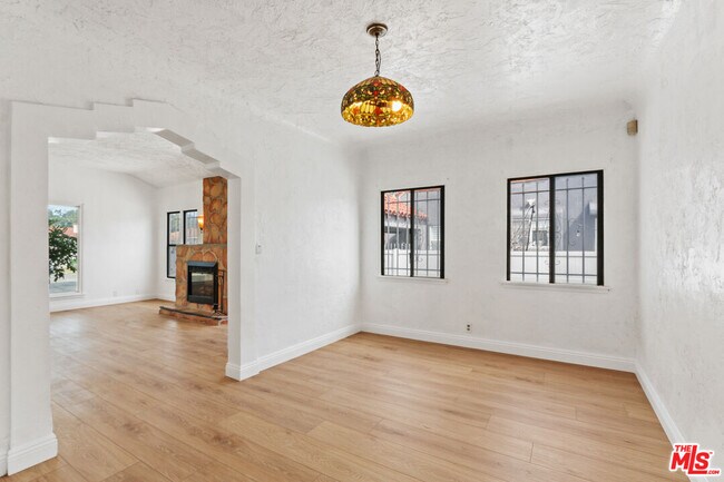 Foto del edificio - 3722 Wellington Rd