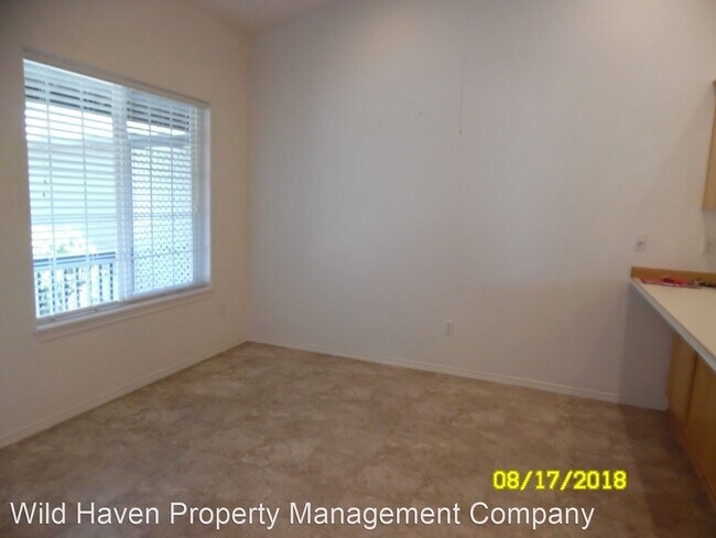 Building Photo - 3 br, 2 bath House - 565 NW Meadows Dr.