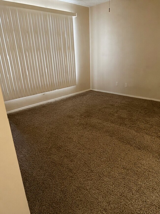 Foto del edificio - 9315 E Keats Ave