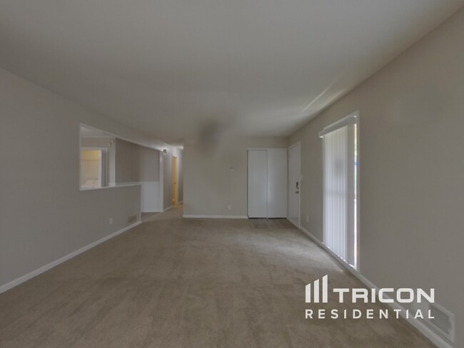 Foto del edificio - 5535 Crestland Ct