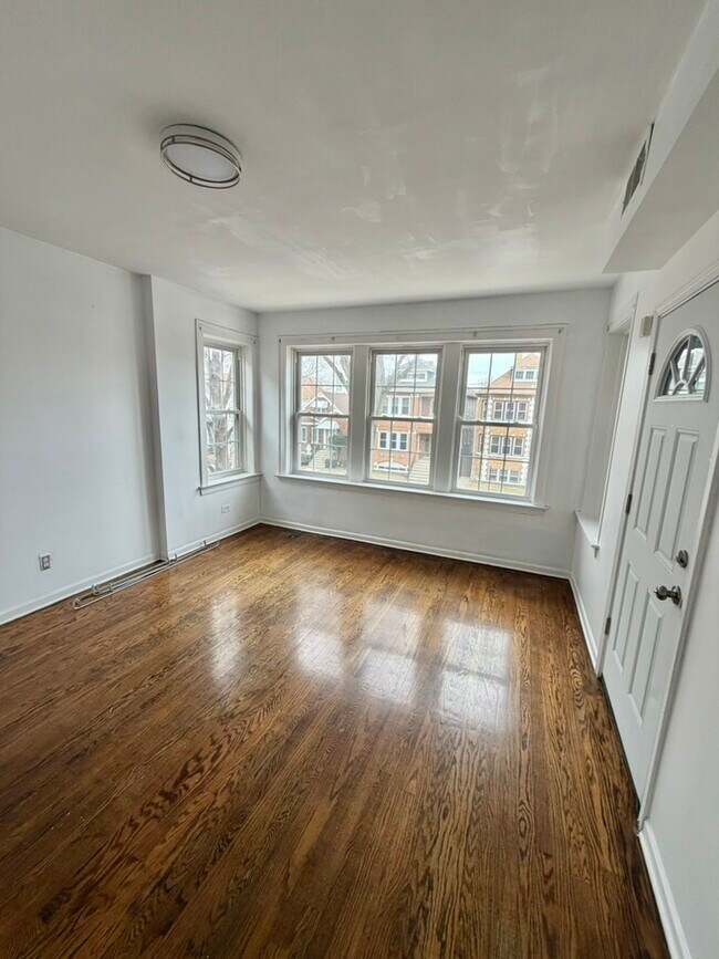 Foto del edificio - 4727 S Harding Ave