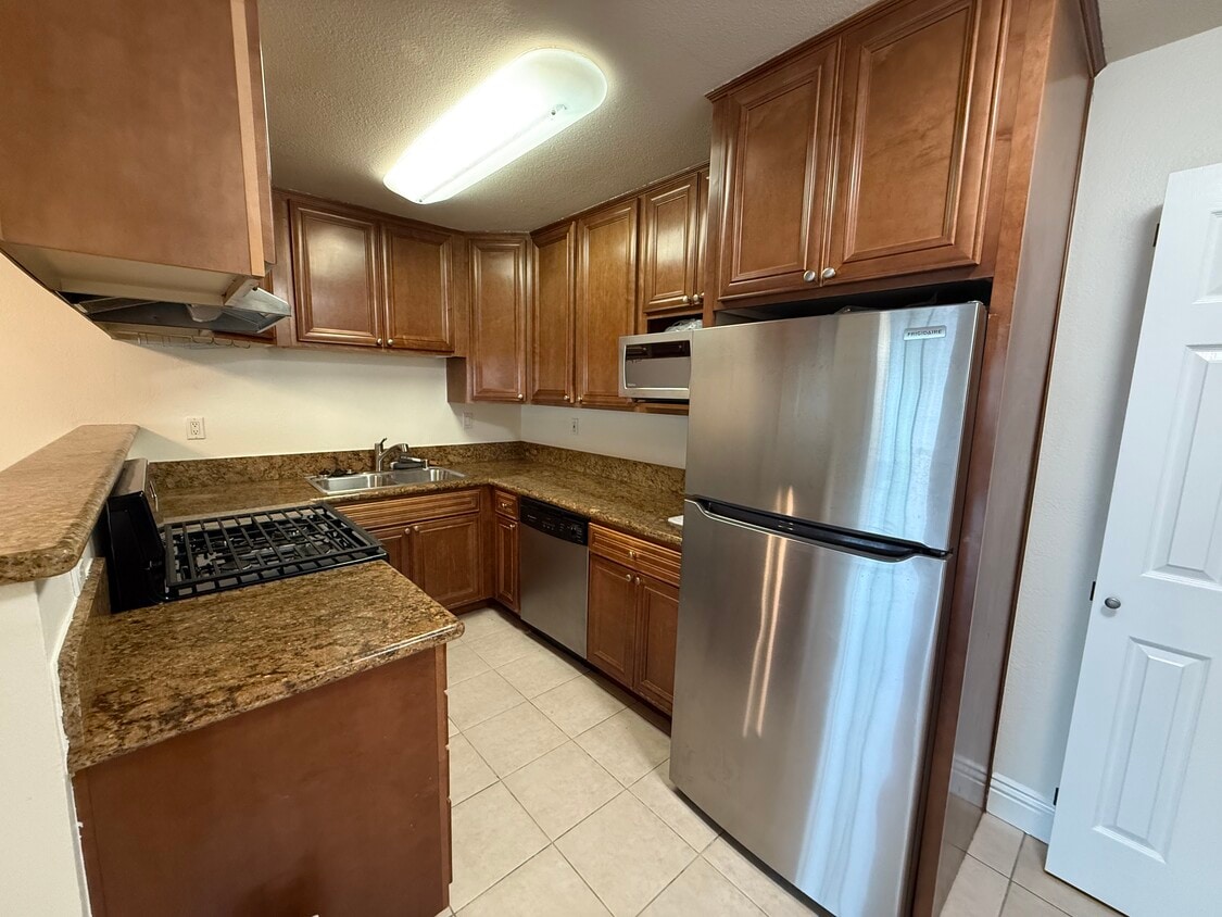 Kitchen view - tile floor and granite counters - 631 7th St