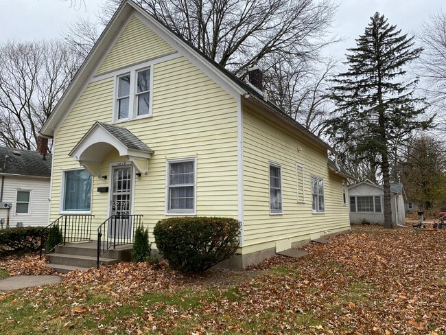 Building Photo - 1417 S 12th St