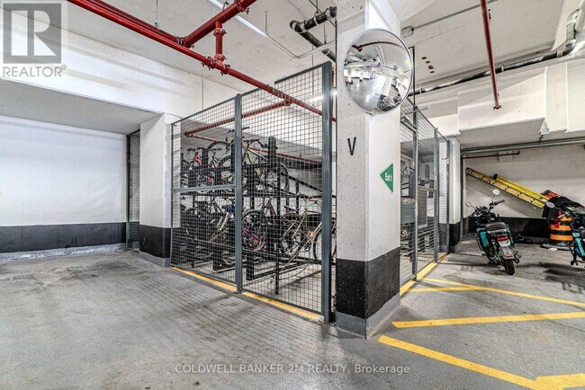 Building Photo - 2433 Dufferin St