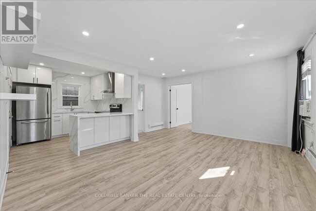 Building Photo - 252 Soudan Ave