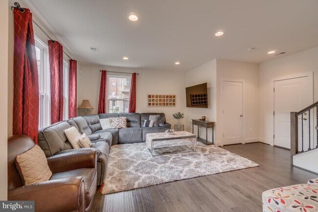 Foto del edificio - 44721 Ellsworth Terrace