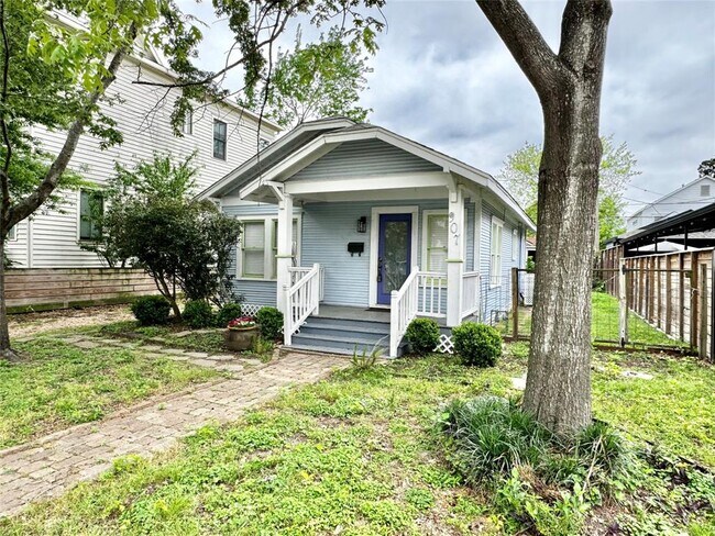 Building Photo - 907 Tabor St