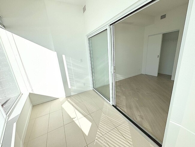 Building Photo - Centre West - 1918