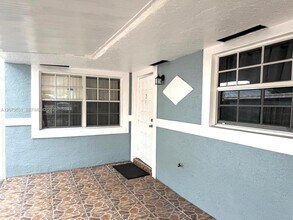 Building Photo - 6034 SW 35th St