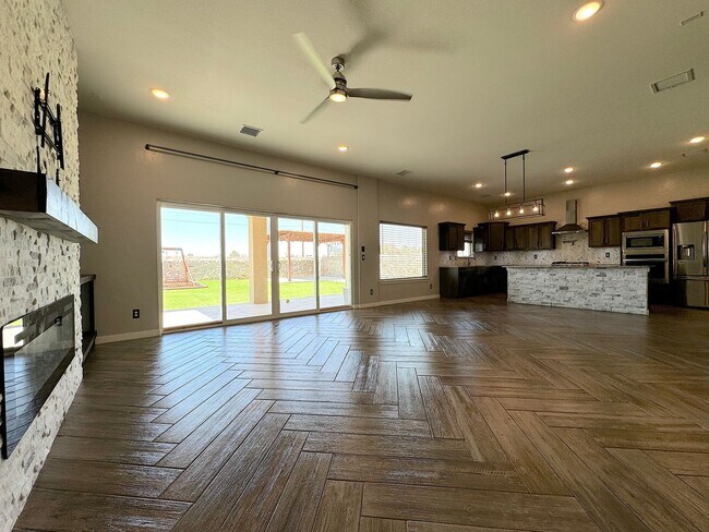 Foto del edificio - Spacious East El Paso 5 bed Refrig A/C!