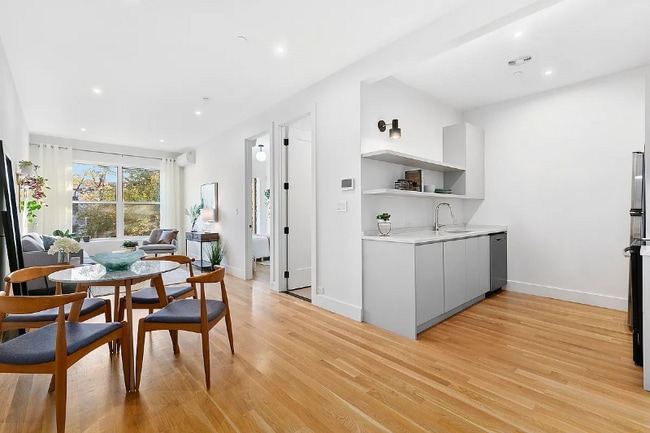 Photo - 1296 Park Pl Apartment