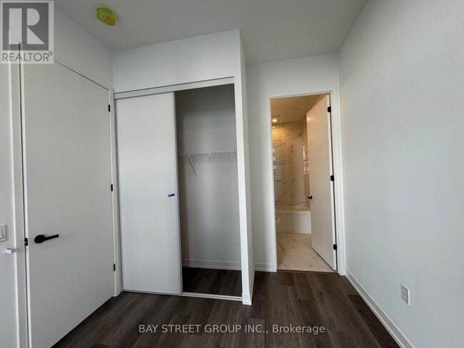 Building Photo - 8 Interchange Wy