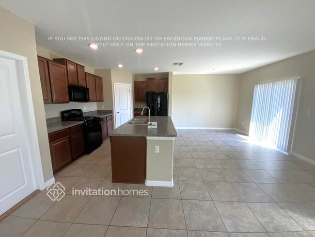 Foto del edificio - 5010 White Chicory Dr