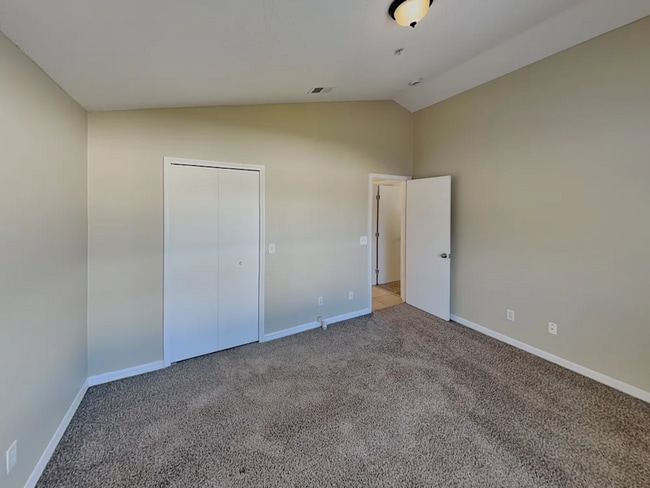 Building Photo - 9623 Hollyhill Dr