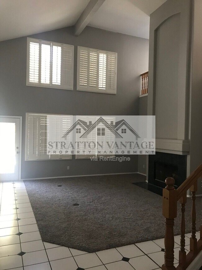 Building Photo - 4740 E Desert Ln