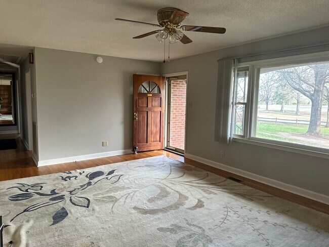 Foto del edificio - 6156 Mt Gallant Rd