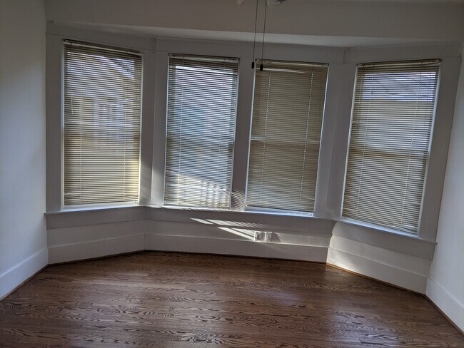 Foto del edificio - 214 N Clinton Ave