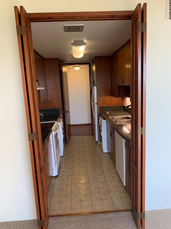 Foto del edificio - Luxury Kahala Condo - 3bd/2ba/2pkg, High F...