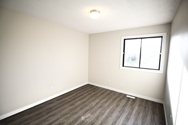 Building Photo - 4201-4246 46 St