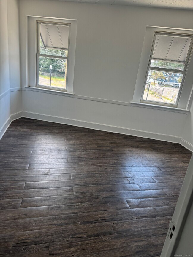 Foto del edificio - 3142 Fairfield Ave
