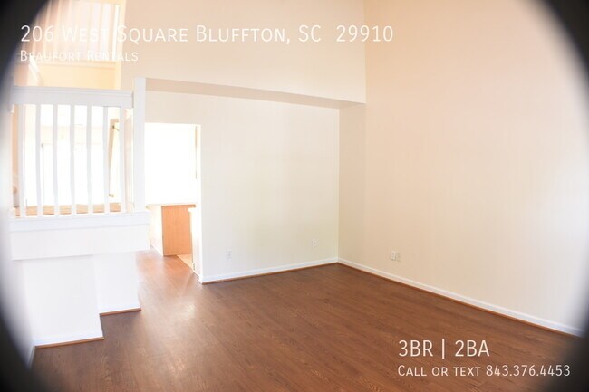 Building Photo - 206 West Square Bluffton, SC  29910