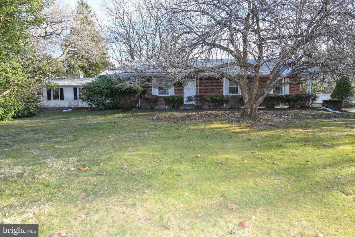 Foto principal - 1367 Yardley Newtown Rd