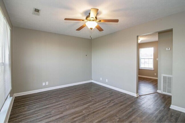 Foto del edificio - 947 State Line Rd