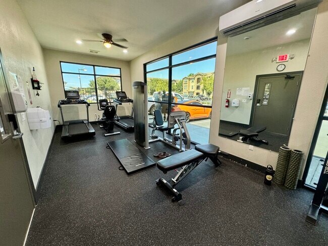 Foto del edificio - 1251 Whitney Ranch Pkwy