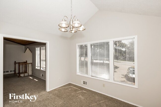 Building Photo - 4067 Ayers Dr