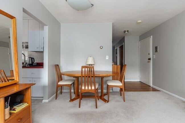 Foto del edificio - 425 S Huntington Ave