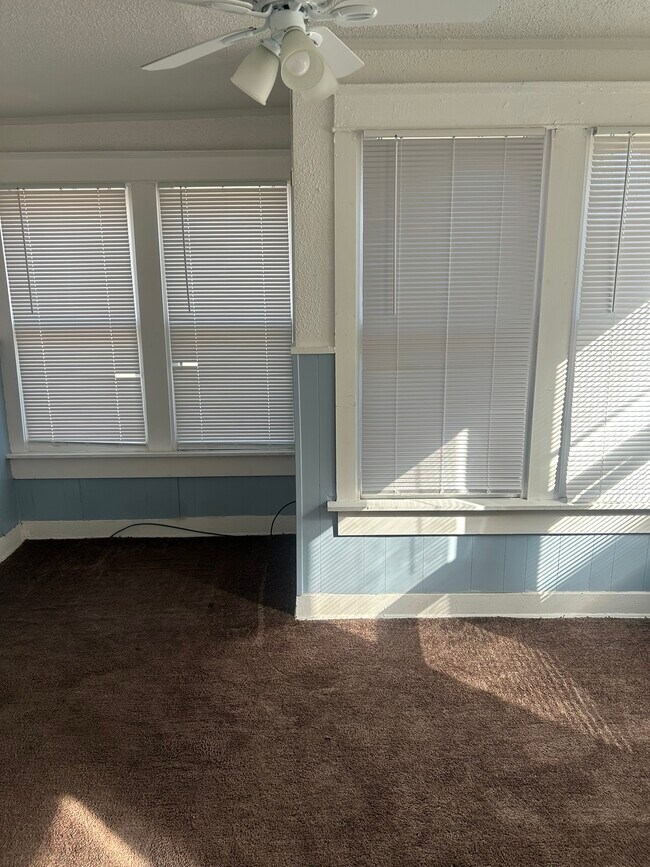 Building Photo - 1011 S Willett St