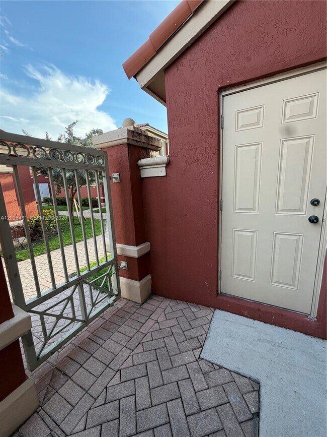Foto del edificio - 6202 NW 115th Pl